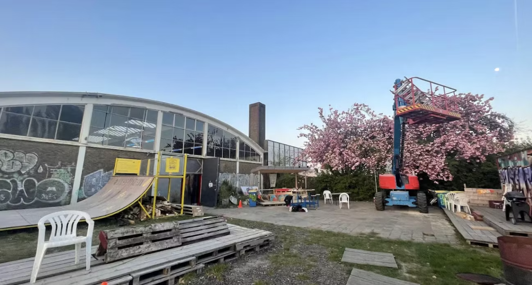 Buitenzijde griend garage